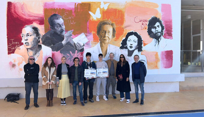Premiados en el concurso de arte juvenil sobre la pasarela de Carme Pinos