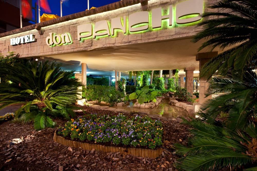 El Colegio Territorial de Arquitectos de Alicante selecciona al hotel Don Pancho con la distinción de la placa Docomomo 2021.
